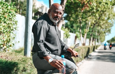 މަޓޭ ޕެޓްރޯލް ބަހާ ވާހަކަ އަކީ ކޮމެޑީއެއް ނޫން