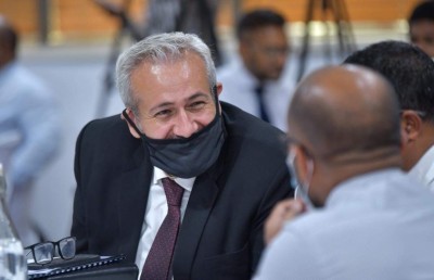 ސަރުކާރުގެ މަޝްރޫއުތައް ލަސްވާ ނަމަ މެނޭޖުކުރާ މުވައްޒަފުން ވަކިކުރާނަން: އަމީރު