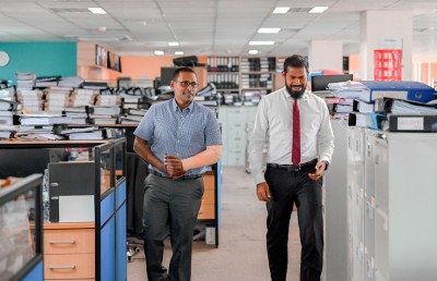 ޕީޖީ ޝަމީމަށް މުވައްޒަފުންގެ ފަރާތުން ރަތްދޫލައިގެ ވަދާއުއެއް