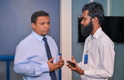 ރައްޔިތުންނަށް ބުރަ އުފުލަން ނުޖެހޭ ގޮތަށް ޑޮލަރު ރިޒާވް އިތުރު ކުރާނަން: މިނިސްޓަރު