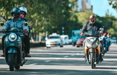 މަޓޭ ޕެޓްރޯލް ބަހާ ވާހަކަ އަކީ ކޮމެޑީއެއް ނޫން