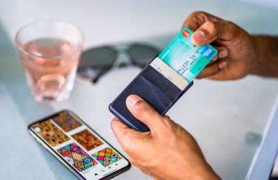 ރުފިޔާ އެކައުންޓުތަކުން ޑޮލަރުގެ މުއާމަލާތް ނުކުރެވޭ ގޮތް ހަދައިފި