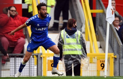 އޯލްޑް ޓްރެފޯޑުގައި އެވަޓަން އިން ޔުނައިޓެޑް ހިފަހައްޓައިފި