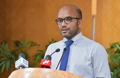 ސަރުކާރުގެ މަޝްރޫއުތައް ލަސްވާ ނަމަ މެނޭޖުކުރާ މުވައްޒަފުން ވަކިކުރާނަން: އަމީރު