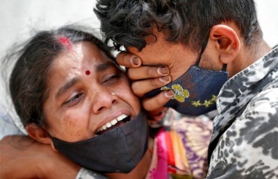 އިންޑިއާގައި ކޮވިޑްގެ ކޮންމެ މަރަކަށް 674 ޑޮލަރުގެ ބަދަލެއް