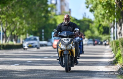 މަޓޭ ޕެޓްރޯލް ބަހާ ވާހަކަ އަކީ ކޮމެޑީއެއް ނޫން