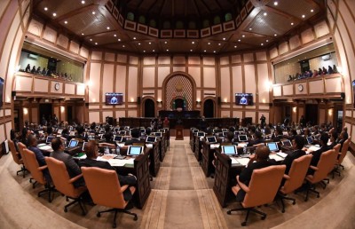 މެމްބަރުންނަށް އިއްޒަތް ނުލިބި، ނިކަމެތި ކުރަމުންދާ ކަމުގެ ޝަކުވާއާ އެކު ހޫނުވެއްޖެ