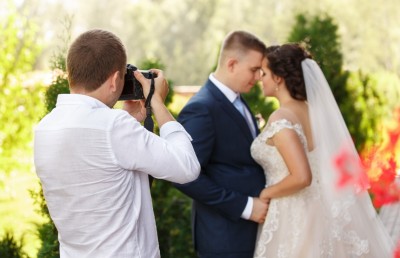 ފޮޓޯގްރާފަރަށް ކާން ނުދިނުމުން ކައިވެނީގެ ހުރިހާ ފޮޓޯތަކެއް ޑިލީޓްކޮށްލައިފި