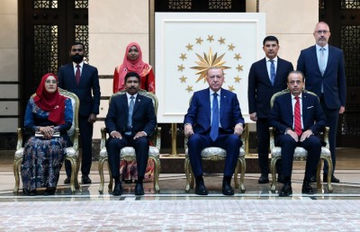 ކުރީގެ ޗީފް އަބްދުއްރަހީމް، ސަފީރުކަމުގެ ފަތްކޮޅު ތުރުކީގެ ރައީސް އުރުދުޣާނަށް އަރުވައިފި