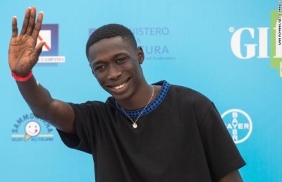 ބަހެއް ނުބުނެ ޓިކްޓޮކްގެ އެންމެ މަޝްހޫރު މީހާއަށް