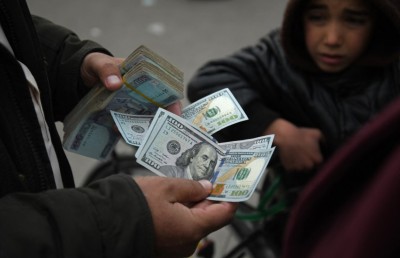 ޑޮލަރަށް ޖެހުން ހައްލު ކުރާނީ ކިހިނެއް؟