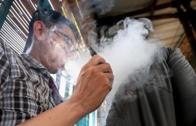 ވޭޕް ހުއްޓުވަން ޔޫކޭގެ ޑޮކްޓަރުން ގޮވާލައިފި