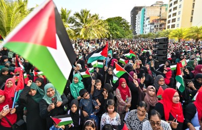 އެމްބަސީ ކައިރިއަށް އެއްވި މީހުން ހައްޔަރުކުރީ ސަފީރުންނަށް އުނދަގޫ ކުރާތީ: ޕޮލިސް