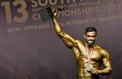 މިސްޓަ މޯލްޑިވްސް ޔާންބެގެ ދެ ކިޑްނީ ފެއިލްވެ ފަރުވާއަށް އާއްމުންގެ އެހީއަށް އެދިއްޖެ