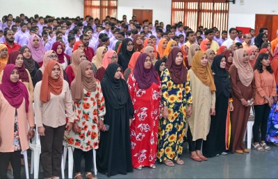 ދަރިން ތަރުބިއްޔަތު ކުރުމުގައި އިތުރަށް ސަމާލުވާން ރައީސް އެދިވަޑައިގެންފި