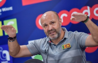 ލަންކާގައި ފުޓްބޯޅަ ކުޅޭނެ ވަކި ސްޓައިލެއް ފުރަތަމަ ފަހަރަށް ކަނޑައެޅިއްޖެ: ކޯޗު