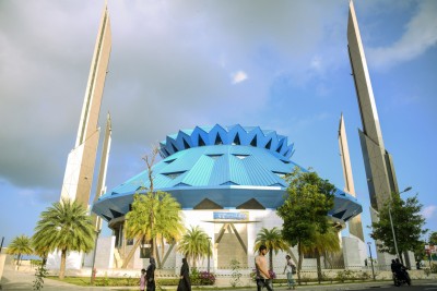 ސަލްމާން މިސްކިތުގައި ރޭ ފަތިސް ނަމާދު ކުރީ ކަނު އަނދިރީގައި