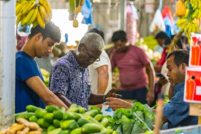 ރޯދަ މަހު އެއް ލައްކަ ރުފިޔާ ލިބޭ ވިޔަފާރިވެރިން: "މިފަހަރު ޚަރަދު ކެނޑޭ ވަރަށް ވެސް ނުލިބުނު"