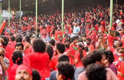 ދިވެހި ސަޕޯޓަރުން އަހަރެން އަޖައިބުކޮށްލައިފި: ނަމާލް