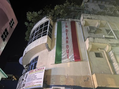ސްޕެލިން ބަދަލުކޮށްގެން ދެމި "އިންޑިއާ އައުޓް" ބެނާ ވެސް ފުލުހުން ނަގައިފި