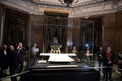 ކީރިތި ރަސޫލާގެ ލޯބީގައި ... ރީތި ވާހަކައެއް