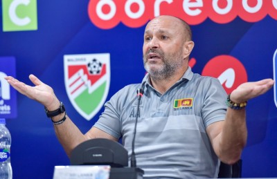 ޕްރެޝަރު އޮތީ ރާއްޖެ އަށް، ލަންކާއަށް ގެއްލޭނެ އެއްޗެއް ނެތް: އަލަގިޗް