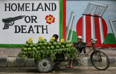 މުޒާހަރާކޮށްގެން ޔޫއޭއީގައި ޖަލަށްލީ ބަންގްލާދޭޝް މީހުންނަށް މާފު ދީފި