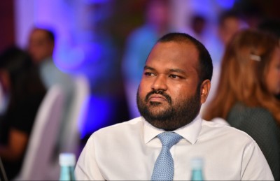 ބޭރުގައި ހުރި މީހެއްގެ ޕާސްޕޯޓު ނުހިފެހެއްޓޭނެ ކަމަށް ކުރި ހުކުމް އިސްތިއުނާފު ނުކުރަން ނިންމައިފި