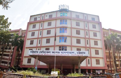 ސެކިއުރިޓީ މައްސަލާގައި ބަންގްލަދޭޝްގައި ޑޮކްޓަރުން މުޒާހަރާކުރަނީ