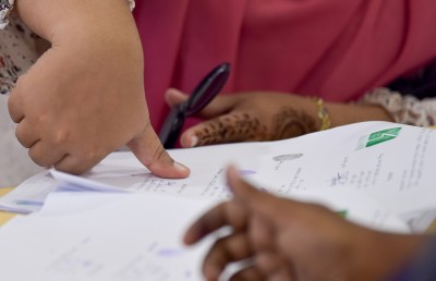 ފްލެޓާއި ގޯތި ހުރި މީހުންނަށް ލިބުނު ފްލެޓްތަކުގައި ސޮއިކުރުން މަޑުޖައްސާލަން އަންގައިފި