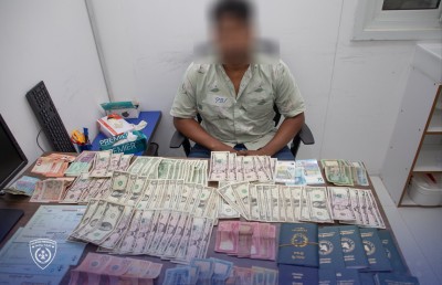 ކަޅު ބާޒާރުގައި ޑޮލަރު ވިއްކާ ބިދޭސީންތަކެއް އަތުލައިގެންފި؛ ލައްކައިން ފައިސާ ހުރި