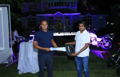 އައްޑޫގައި އުޅޭ ފުލުހުންގެ ބޭނުންތަކަށް ލިޓަސް އިން ހަ ސައިކަލެއް ހަދިޔާކޮށްފި