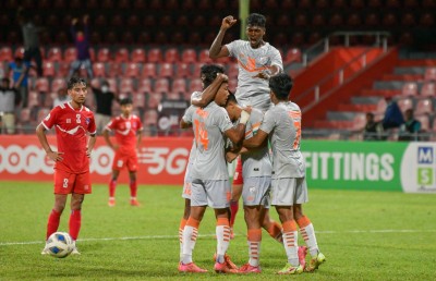 ނޭޕާލް ބަލިކޮށް އިންޑިއާ އަށް ދިރުމެއް