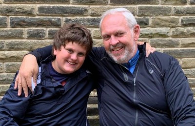 ހާޓްއެޓޭކެއް ޖެހުނު ބައްޕަ އަށް ސީޕީއާރް ދިން ކުއްޖަކަށް ގައުމީ އެވޯޑެއް