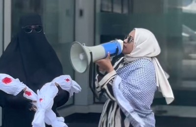 އެމްބަސީ ކައިރީ މުޒާހަރާކޮށްގެން ހައްޔަރުކުރި ދެ މީހުން ދޫކޮށްލައިފި