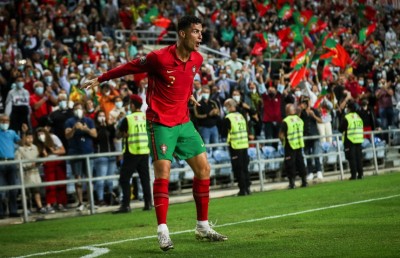 ރޮނާލްޑޯ ހެޓްރިކް ހެދިއިރު އިންގްލެންޑް މެޗު އެއްވަރު