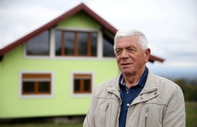 އަނބިމީހާ ރުއްސަން ހެދީ އެނބުރޭ ގެއެއް