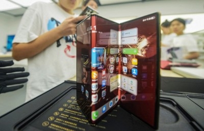 ވާވޭއިން ދައްކާލީ ތިން ތަނުން ފަތްޖެހޭ ފޯނެއް، އަގަކީ 2،800 ޑޮލަރު