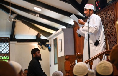 މިއީ އެންމެ ގިނަ ޒުވާނުް ހަތީބުން ހުކުރު ނަމާދުކުރި ދުވަސް!