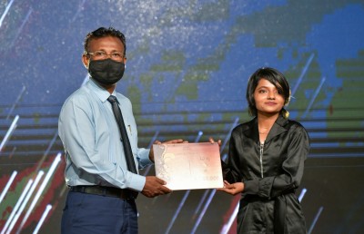 ނޫސްވެރިކަމުގެ ގިނަ އެވޯޑުތައް ސަންގަށް