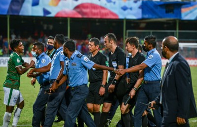 ބަންގްލަދޭޝް ފައިނަލަށް ދާން ރެފްރީ ބޭނުން ނުވީ: އޮސްކާ