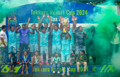 ޖޯލި މޯލްޑިވްސް އިން ރ. ޒޯންގެ ޗެމްޕިއަންކަން ދިފާއުކޮށްފި