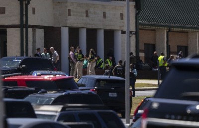 އެމެރިކާގެ ސްކޫލެއްގައި ބަޑިޖެހި ހާދިސާ: ކުއްޖާގެ ބައްޕަ ވެސް ހައްޔަރުކޮށްފި