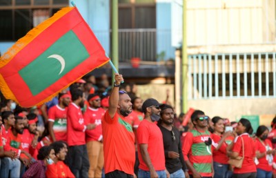 ދެ ކިޑްނީ ފެއިލްވެފައި، އެކަމަކު އެންމެ ފޯރިނަގާ ސަޕޯޓަރު