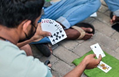 ޓިކެޓް ކިޔުގައި ފޫހިފިލުވުމުގެ ގޮތުން ތާސް ކުޅުމުގައި