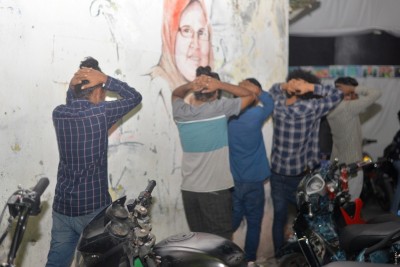 ގްރޫޕް މާރާމާރީތައް: އެޕާޓްމެންޓެއް ބަލާފާސްކޮށް ތޫނު ހަތިޔާރާއެކު ހަތަރު މީހަކު ހައްޔާރުކޮށްފި