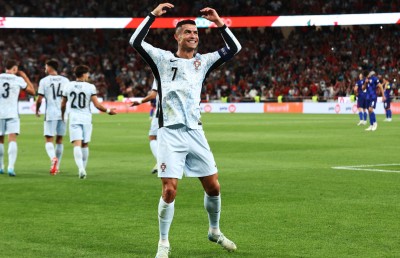 ރޮނާލްޑޯ ކެރިއަރުގައި 900 ގޯލު ހަމަކޮށްފި!