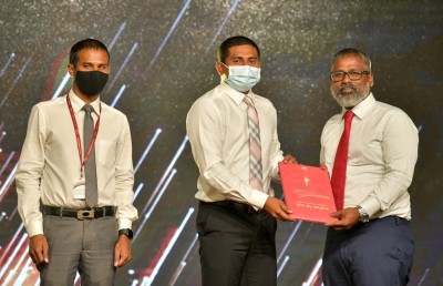 ނޫސްވެރިކަމުގެ ހިދުމަތުގެ އެވޯޑް ނޮވެލްޓީ އަލީ ހުސައިނާއި ހުސައިން މުހައްމަދުގެ ހަނދާނަށް