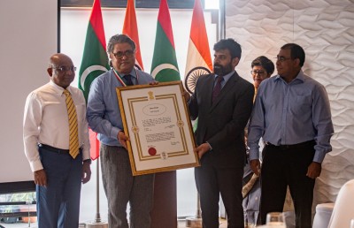 އެޓްމޮސްފިއާ ރިސޯޓްގެ ފައުންޑަރަށް ޝަރަފުވެރި އެވޯޑެއް