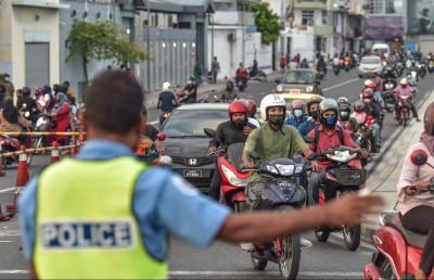 ޓްރެފިކް ޕޮލިސް: "ބޮކި ދިއްލެނީ" ފާލުން ނެއްޓެން ފެށީމަތަ!